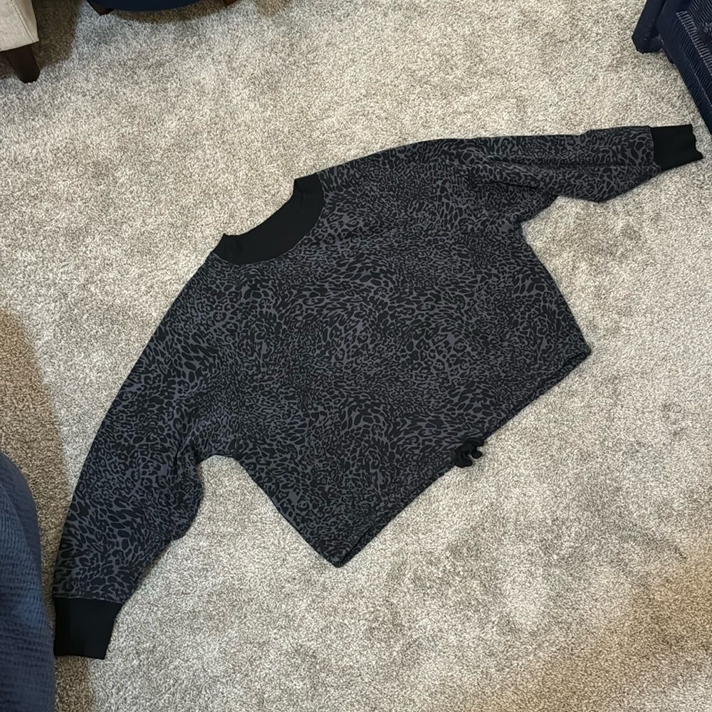 Old navy active sweatshirt with tie bottom black grey animal print